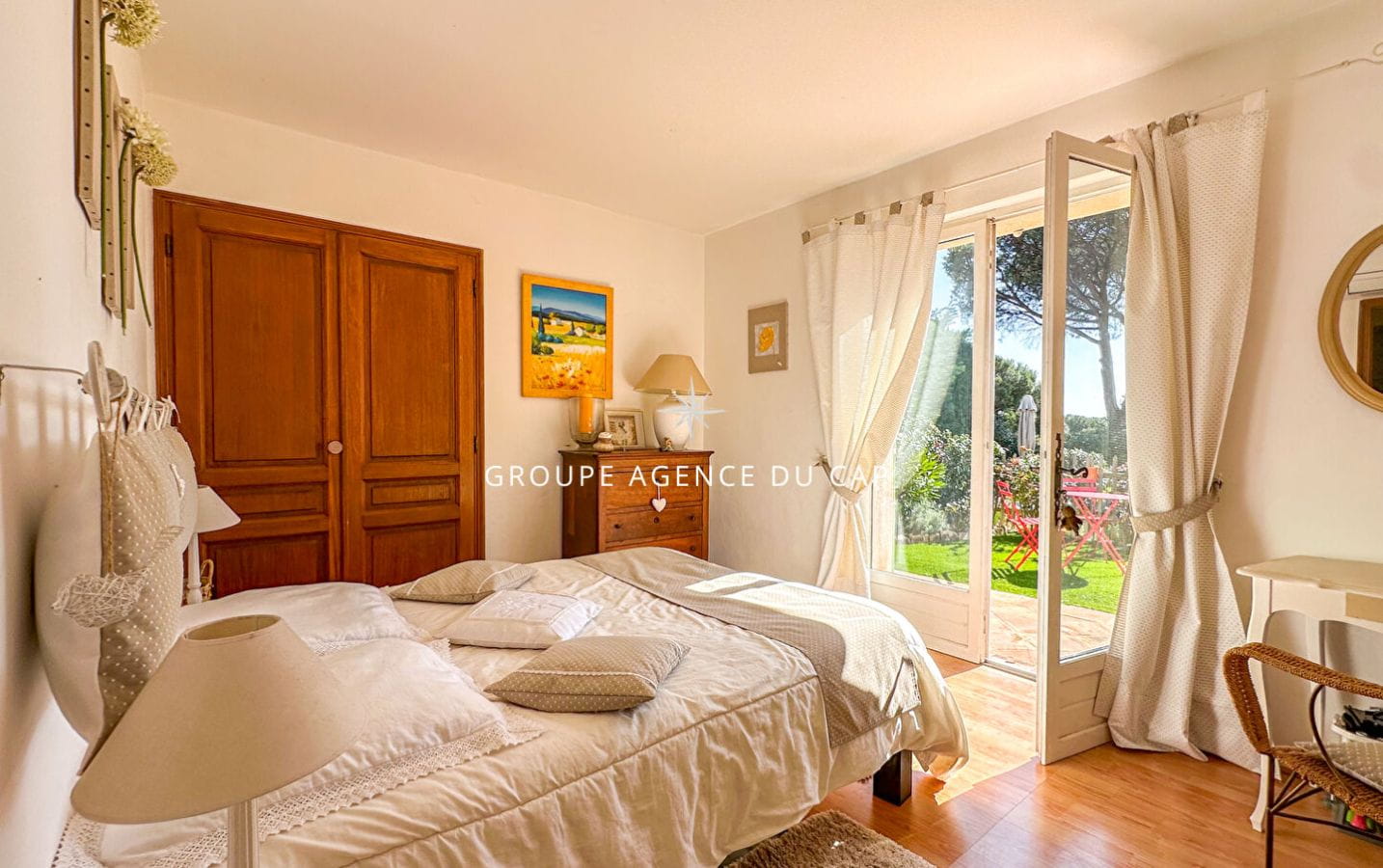 À VENDRE À SAINTE-MAXIME VILLA DE PLAIN-PIED AVEC PISCINE, 4 CHAMBRES ET APERCU MER PROCHE DES PLAGES DE LA NARTELLE Image 11