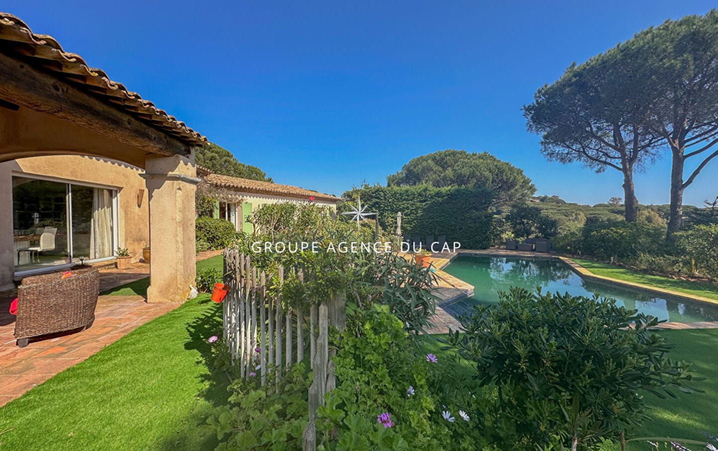 À VENDRE À SAINTE-MAXIME VILLA DE PLAIN-PIED AVEC PISCINE, 4 CHAMBRES ET APERCU MER PROCHE DES PLAGES DE LA NARTELLE Image 15