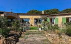 À VENDRE À SAINTE-MAXIME VILLA DE PLAIN-PIED AVEC PISCINE, 4 CHAMBRES ET APERCU MER PROCHE DES PLAGES DE LA NARTELLE Min 16