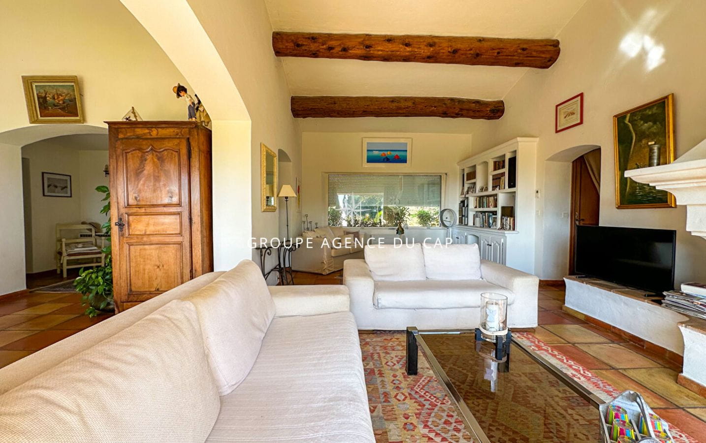 À VENDRE À SAINTE-MAXIME VILLA DE PLAIN-PIED AVEC PISCINE, 4 CHAMBRES ET APERCU MER PROCHE DES PLAGES DE LA NARTELLE Image 7