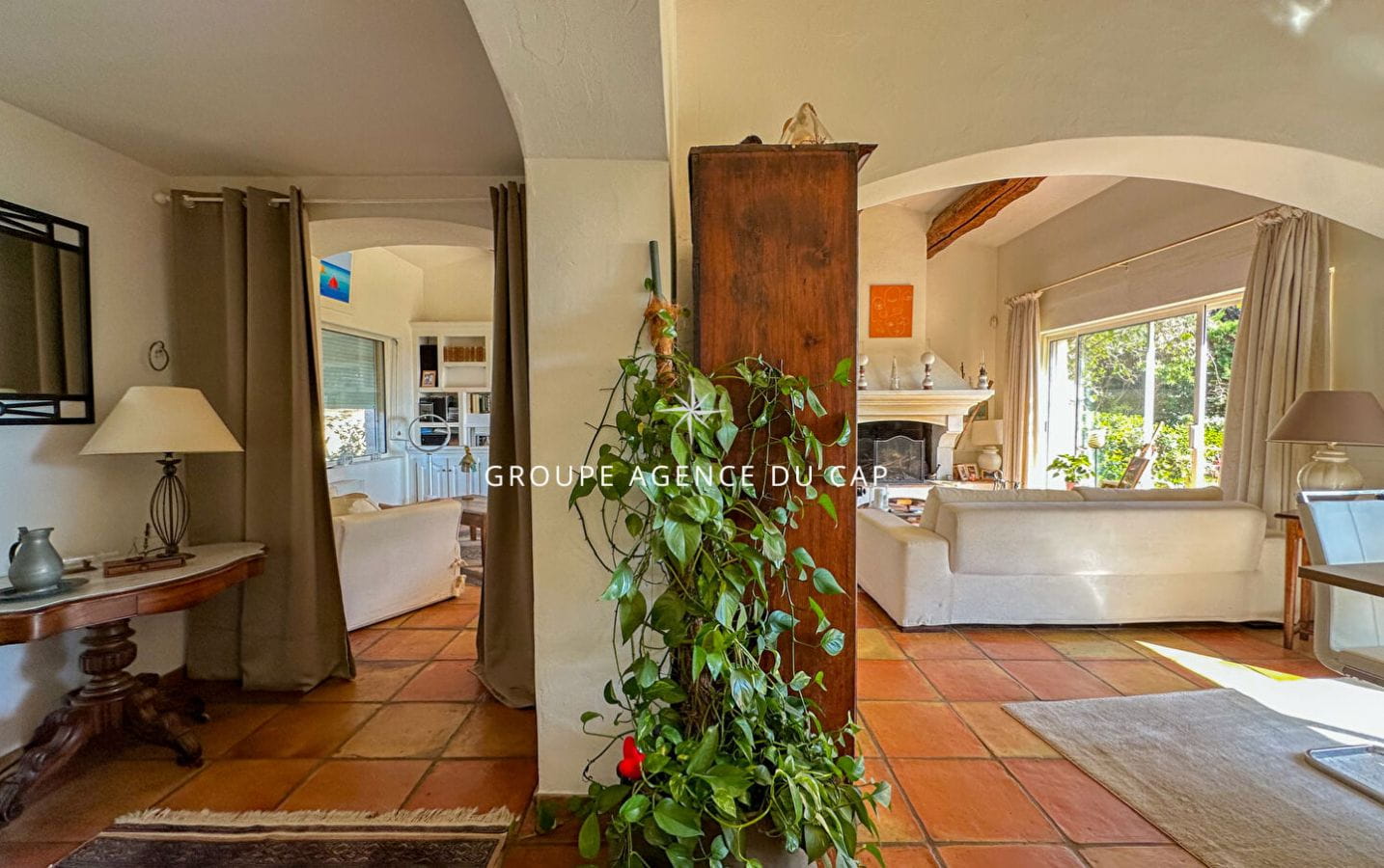 À VENDRE À SAINTE-MAXIME VILLA DE PLAIN-PIED AVEC PISCINE, 4 CHAMBRES ET APERCU MER PROCHE DES PLAGES DE LA NARTELLE Image 8