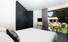 À VENDRE VILLA CONTEMPORAINE VUE MER DE PLAIN PIED TERRAIN PLAT PISCINE ET JACUZZI SALLE DE SPORT ET DOUBLE GARAGE , À GRIMAUD À PIEDS DES PLAGES Min 6