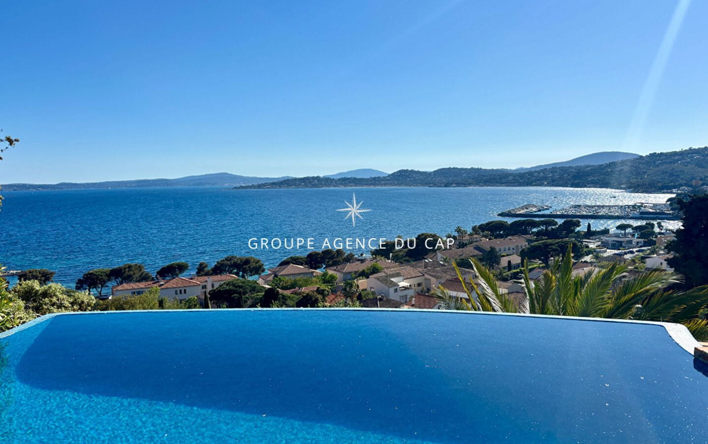 VILLA D&rsquo;EXCEPTION VUE MER PANORAMIQUE A PIED DU VILLAGE DE SAN-PEIRE AUX ISSAMBRES Image 0
