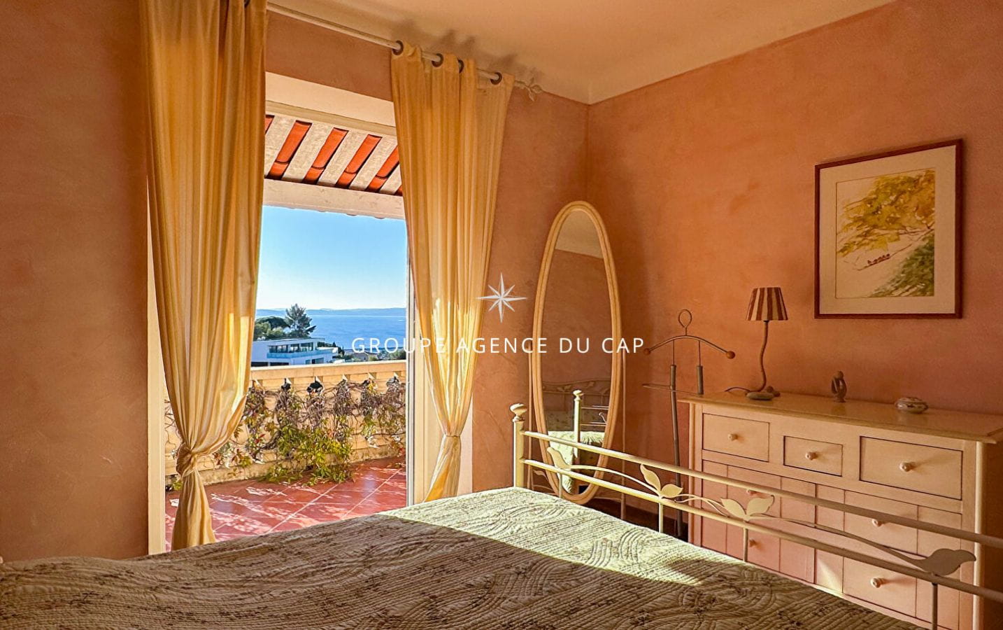 LES ISSAMBRES VILLA VUE MER GOLFE DE SAINT TROPEZ EN IMPASSE AVEC PISCINE Image 7