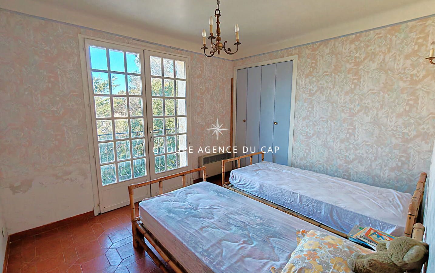 A VENDRE VILLA 6 PIECES 4 CHAMBRES SOLARIUM AVEC APERCU MER PISCINE A PROXIMITE DU CENTRE VILLE DE SAINT AYGULF Image 11