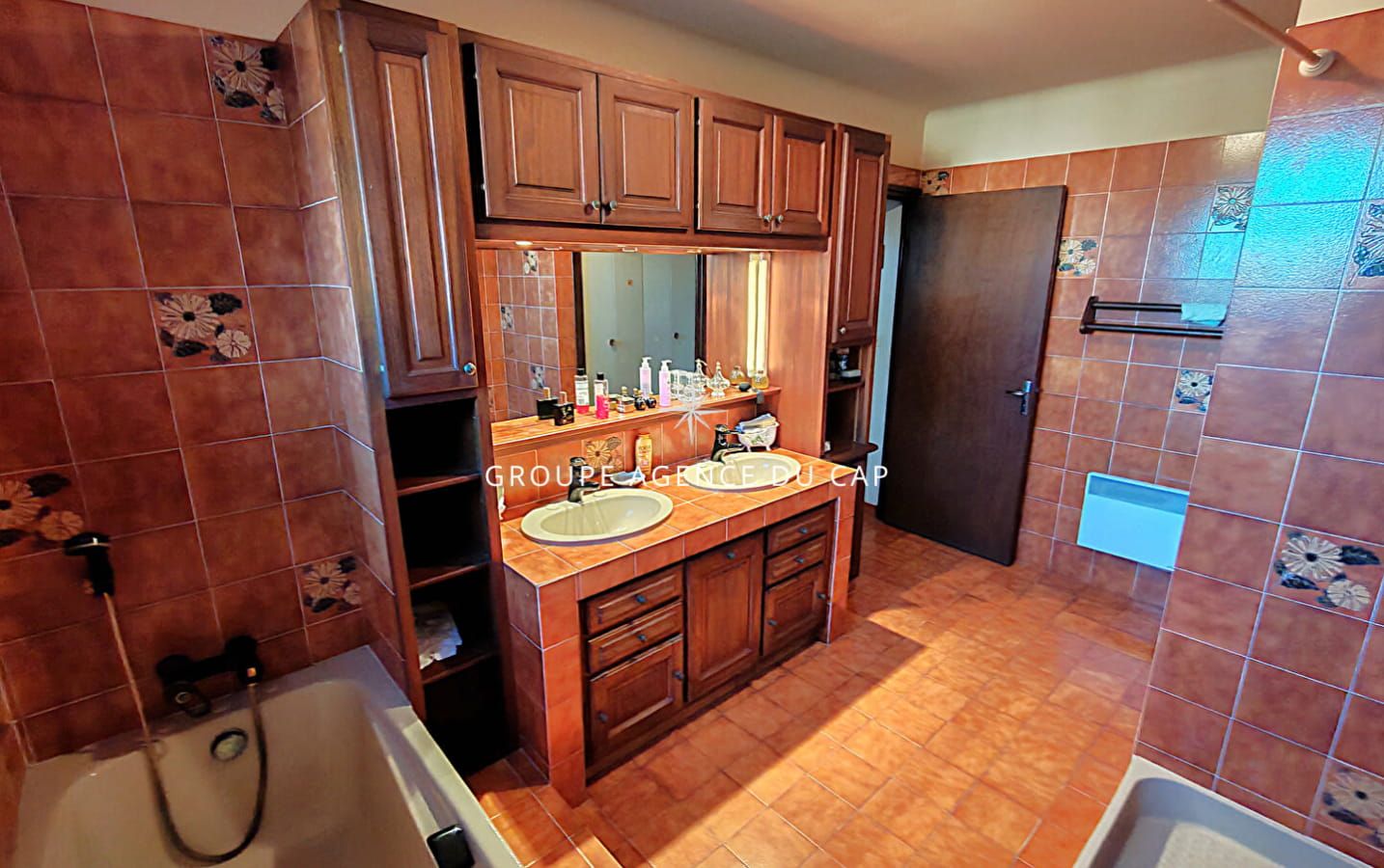 A VENDRE VILLA 6 PIECES 4 CHAMBRES SOLARIUM AVEC APERCU MER PISCINE A PROXIMITE DU CENTRE VILLE DE SAINT AYGULF Image 12