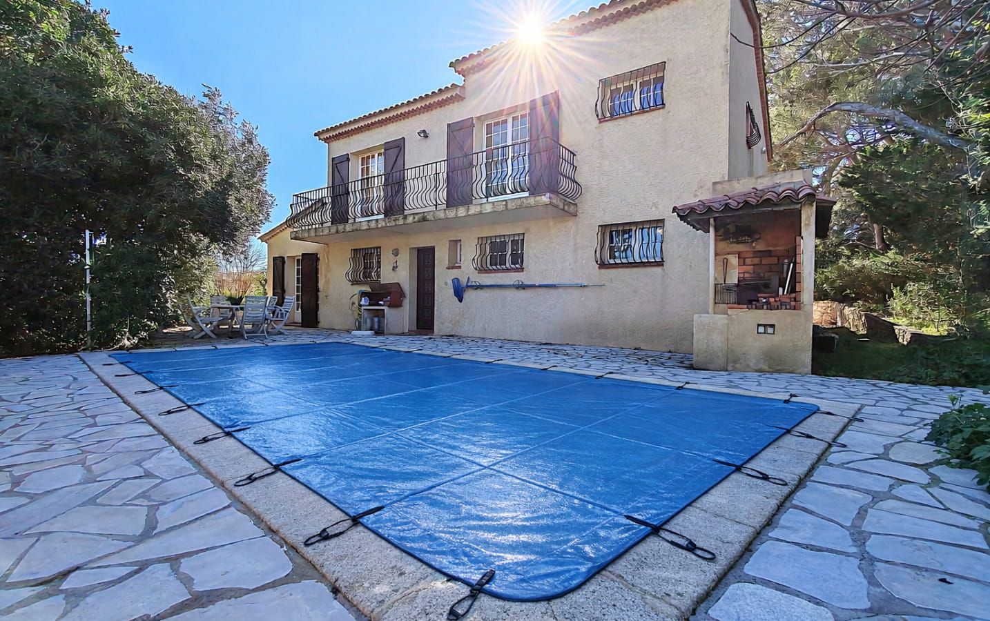 A VENDRE VILLA 6 PIECES 4 CHAMBRES SOLARIUM AVEC APERCU MER PISCINE A PROXIMITE DU CENTRE VILLE DE SAINT AYGULF Image 15