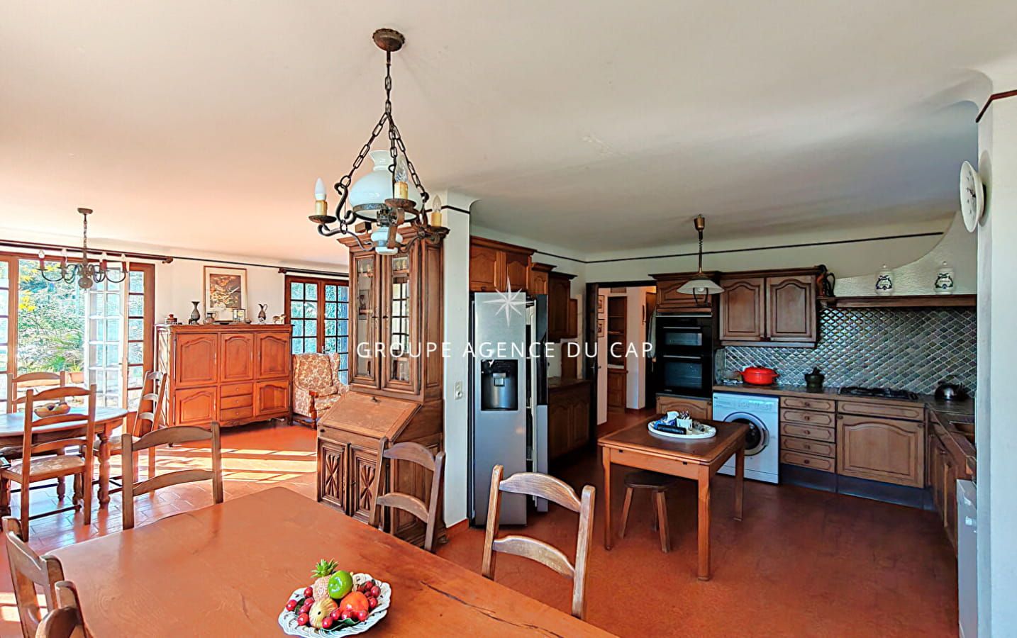 A VENDRE VILLA 6 PIECES 4 CHAMBRES SOLARIUM AVEC APERCU MER PISCINE A PROXIMITE DU CENTRE VILLE DE SAINT AYGULF Image 5