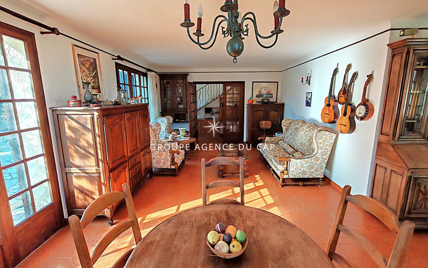 A VENDRE VILLA 6 PIECES 4 CHAMBRES SOLARIUM AVEC APERCU MER PISCINE A PROXIMITE DU CENTRE VILLE DE SAINT AYGULF Image 6