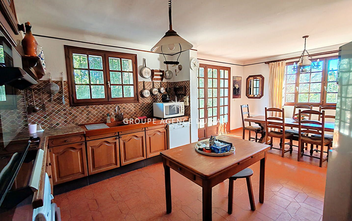 A VENDRE VILLA 6 PIECES 4 CHAMBRES SOLARIUM AVEC APERCU MER PISCINE A PROXIMITE DU CENTRE VILLE DE SAINT AYGULF Image 7