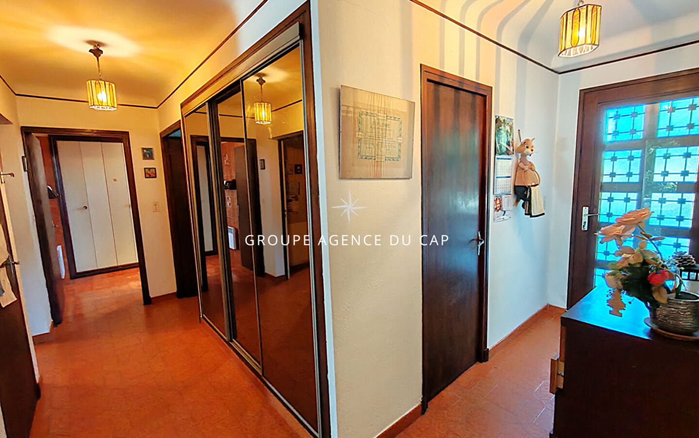 A VENDRE VILLA 6 PIECES 4 CHAMBRES SOLARIUM AVEC APERCU MER PISCINE A PROXIMITE DU CENTRE VILLE DE SAINT AYGULF Image 8
