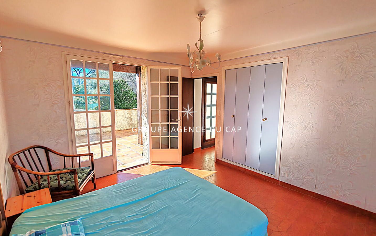 A VENDRE VILLA 6 PIECES 4 CHAMBRES SOLARIUM AVEC APERCU MER PISCINE A PROXIMITE DU CENTRE VILLE DE SAINT AYGULF Image 9
