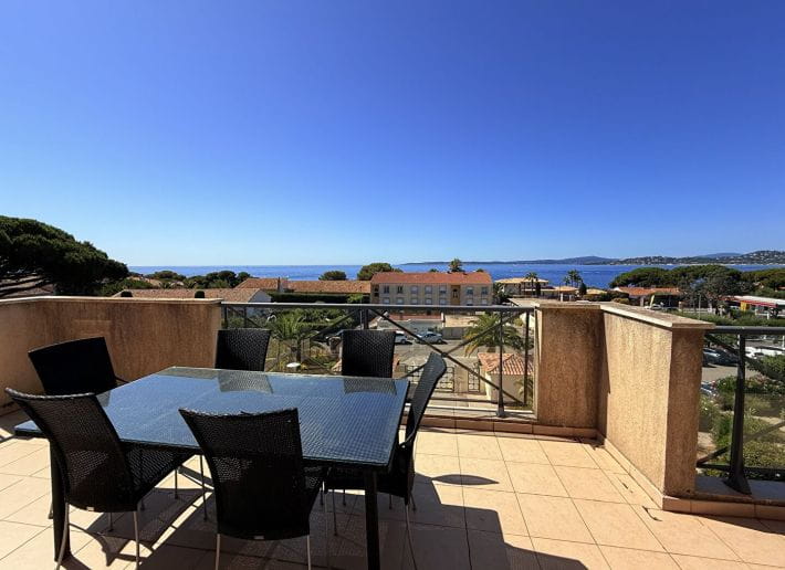 75m2 2-bedroom apartment with sea view, double garage and cellar, in Les Issambres