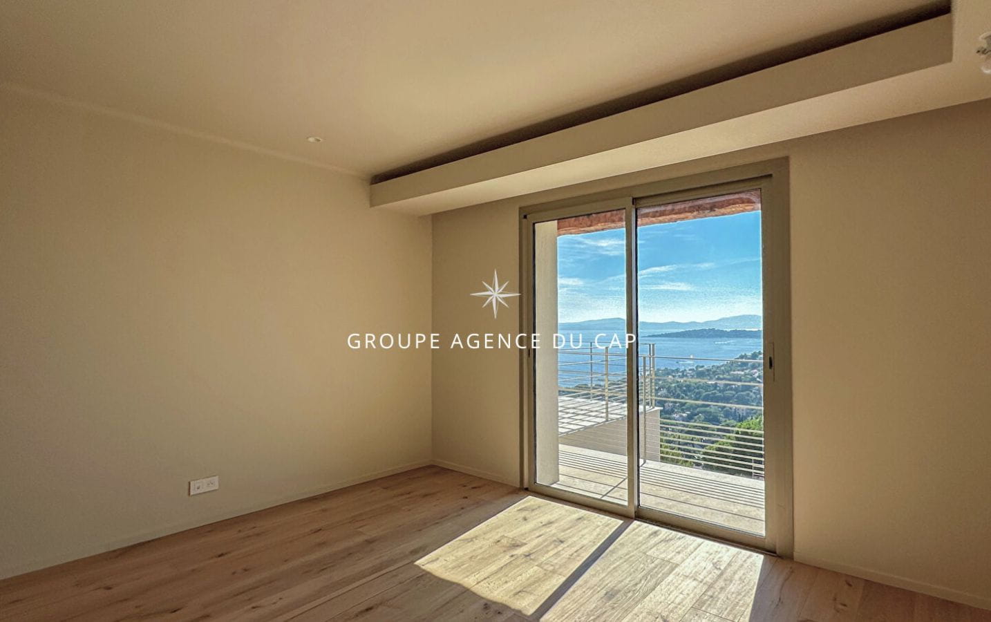 NEW CONTEMPORARY VILLA 4 BEDROOMS SUITES POOL GARAGE PANORAMIC SEA VIEW IN LES ISSAMBRES Image 11