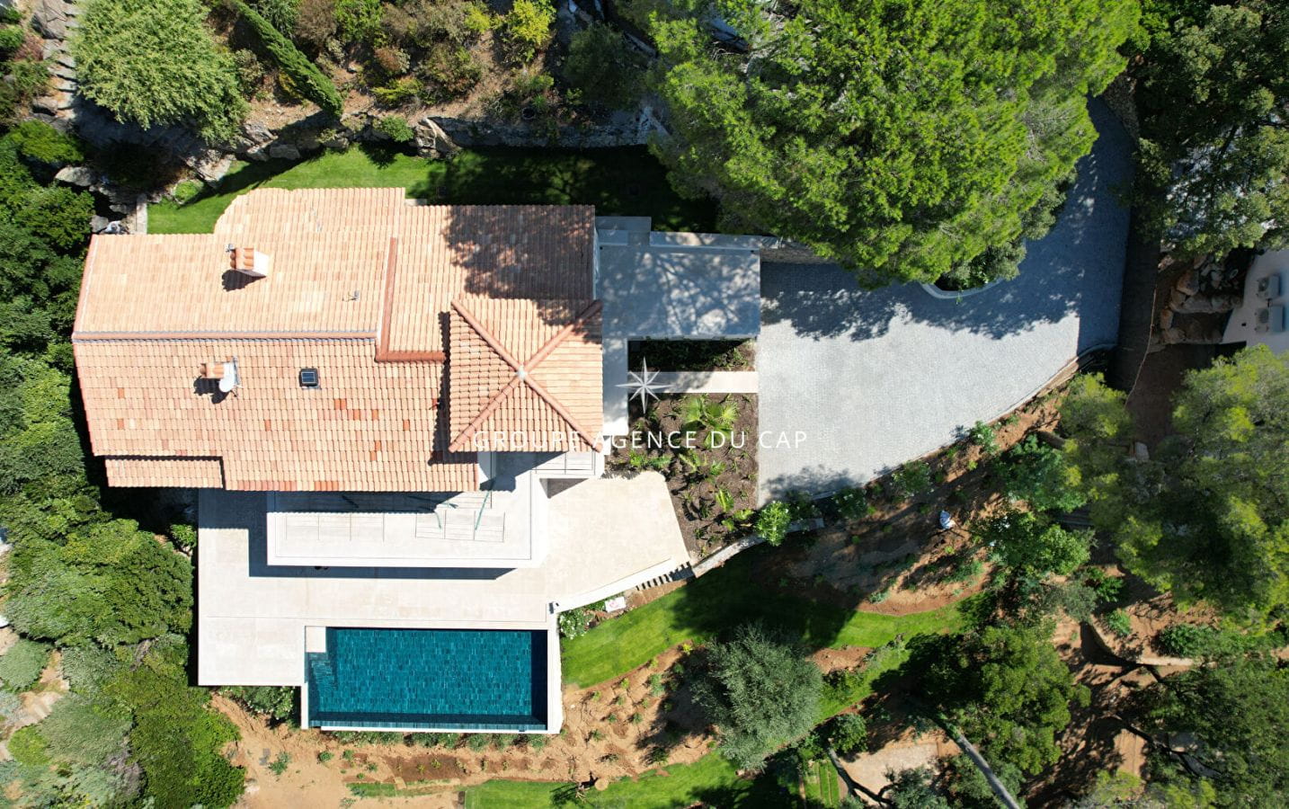 NEW CONTEMPORARY VILLA 4 BEDROOMS SUITES POOL GARAGE PANORAMIC SEA VIEW IN LES ISSAMBRES Image 13