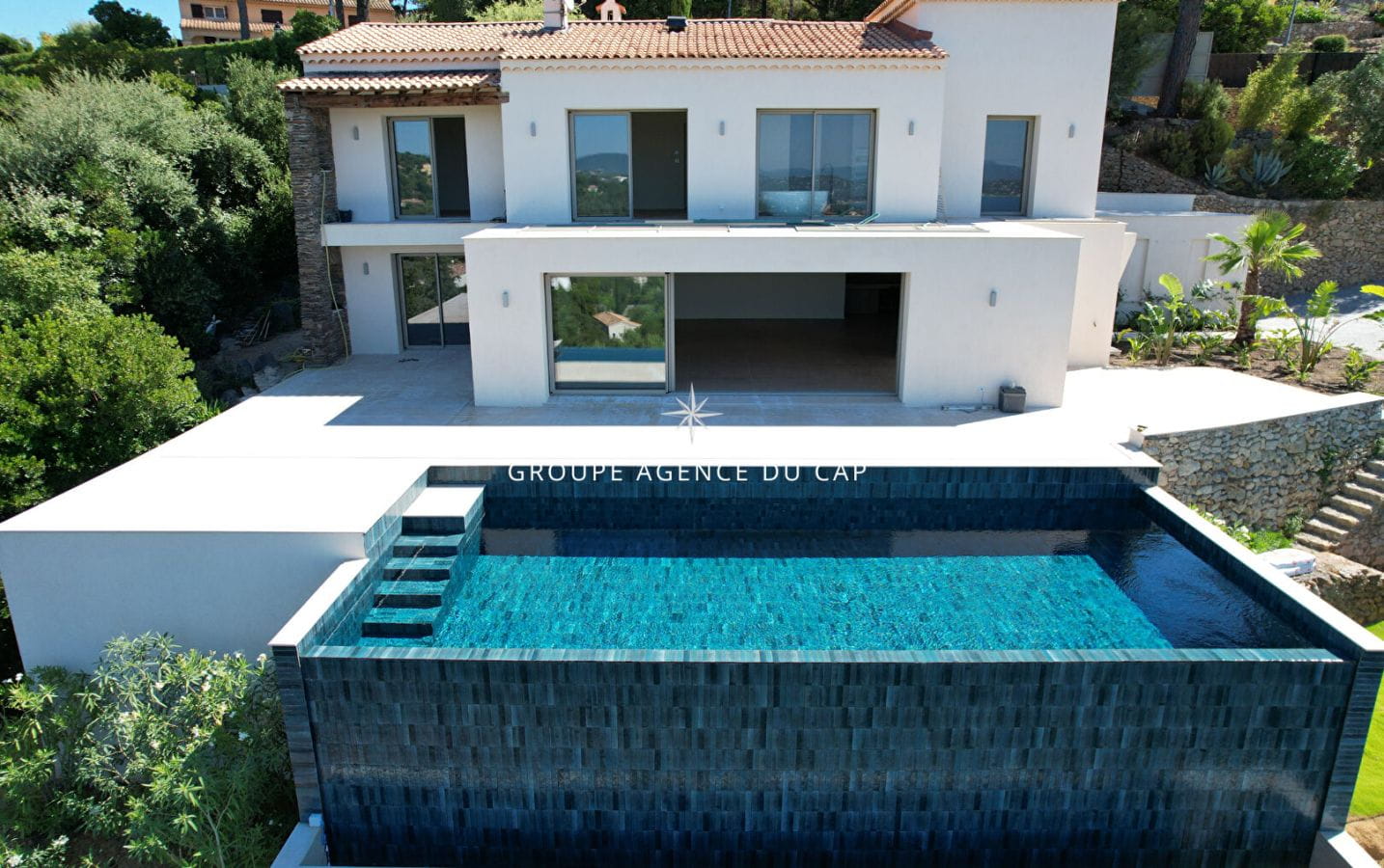 NEW CONTEMPORARY VILLA 4 BEDROOMS SUITES POOL GARAGE PANORAMIC SEA VIEW IN LES ISSAMBRES Image 2