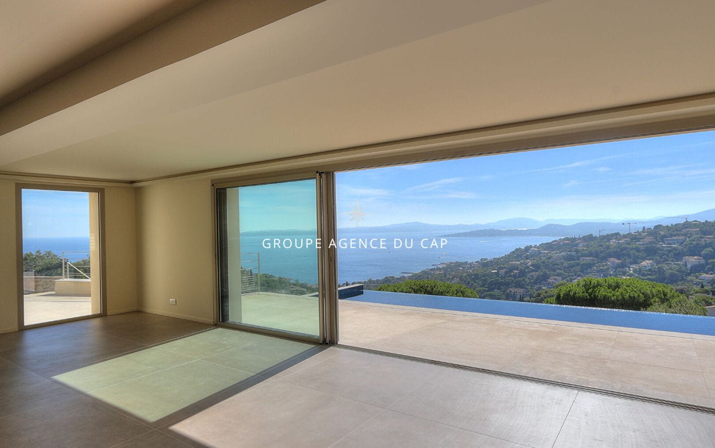 NEW CONTEMPORARY VILLA 4 BEDROOMS SUITES POOL GARAGE PANORAMIC SEA VIEW IN LES ISSAMBRES Image 3