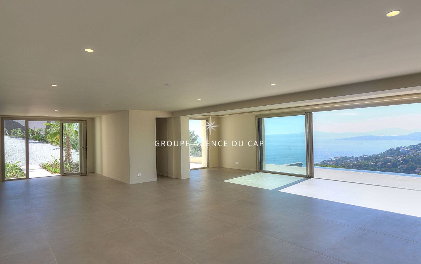 NEW CONTEMPORARY VILLA 4 BEDROOMS SUITES POOL GARAGE PANORAMIC SEA VIEW IN LES ISSAMBRES Image 5
