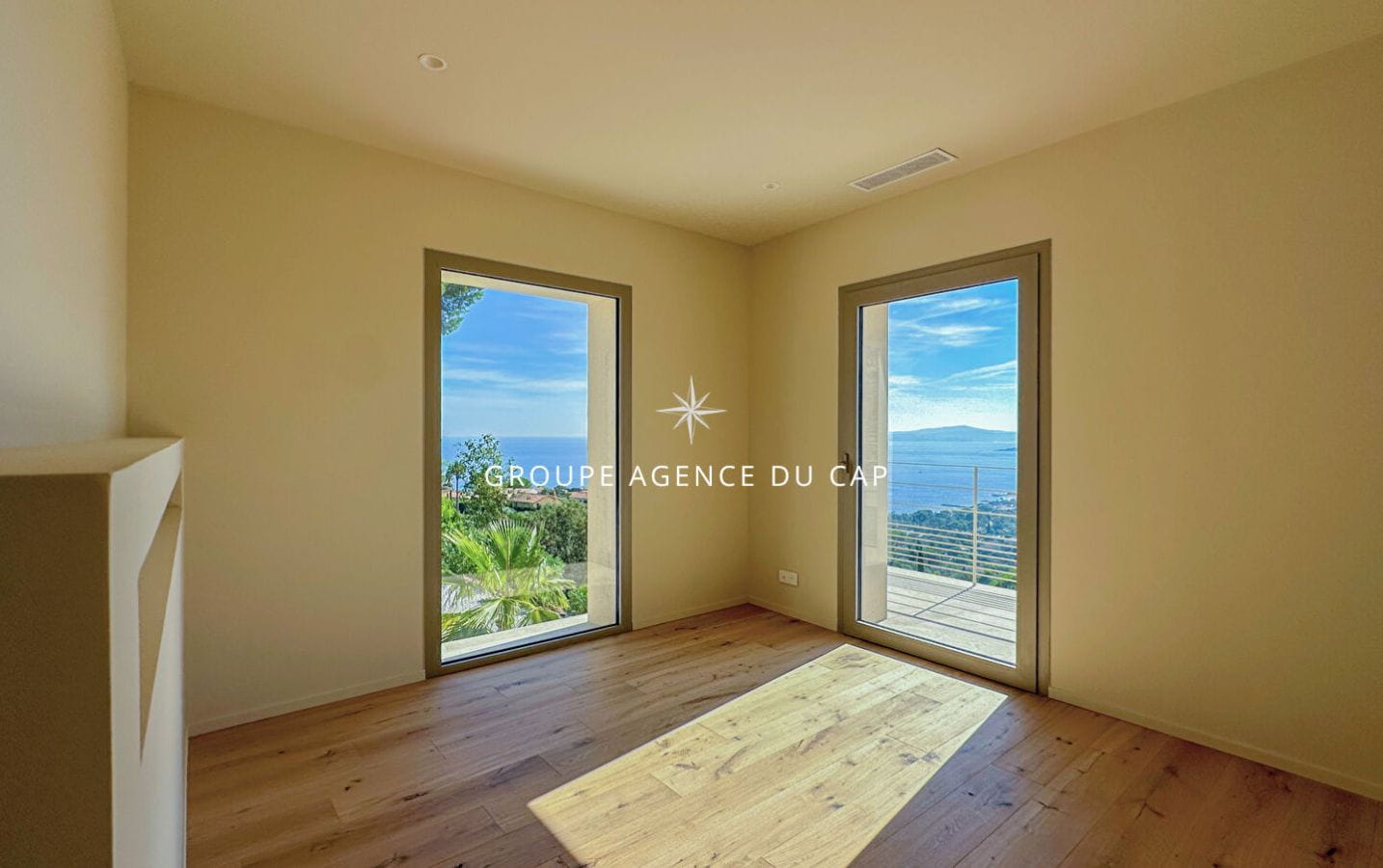 NEW CONTEMPORARY VILLA 4 BEDROOMS SUITES POOL GARAGE PANORAMIC SEA VIEW IN LES ISSAMBRES Image 9