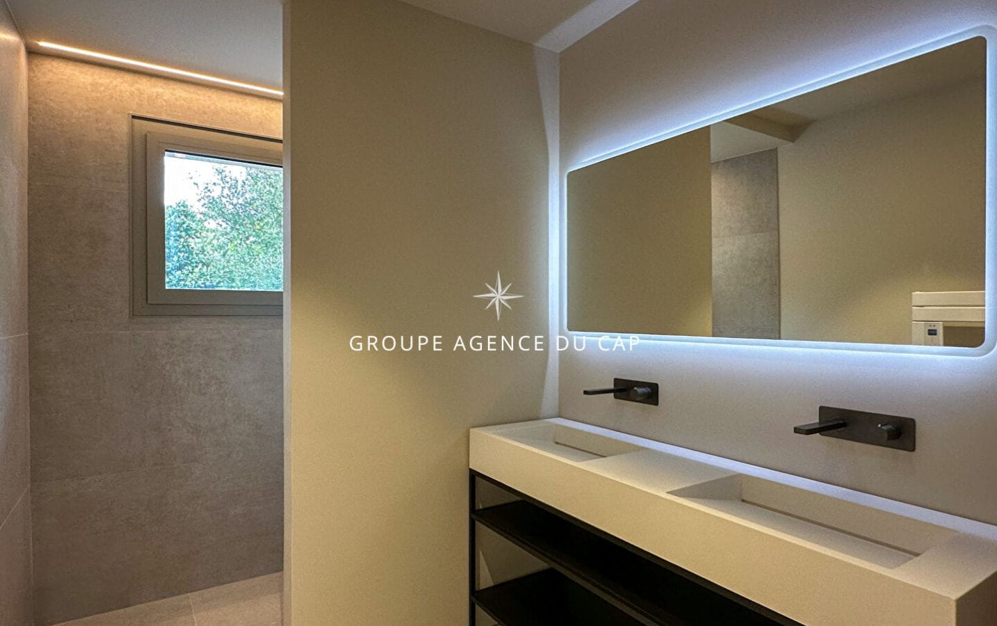 VILLA RECENTE NEUVE 4 CHAMBRES SUITES PISCINE GARAGE VUE MER PANORAMIQUE AUX ISSAMBRES Image 11