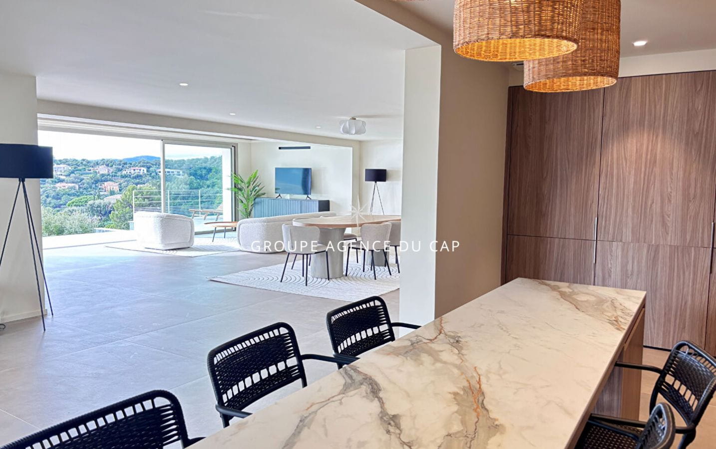 VILLA RECENTE NEUVE 4 CHAMBRES SUITES PISCINE GARAGE VUE MER PANORAMIQUE AUX ISSAMBRES Image 4