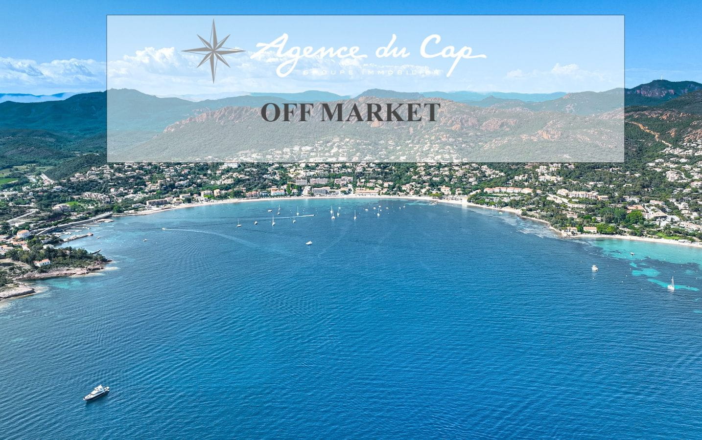 Villa confidentiel les pieds dans l’eau avec accès direct à la mer Image 0