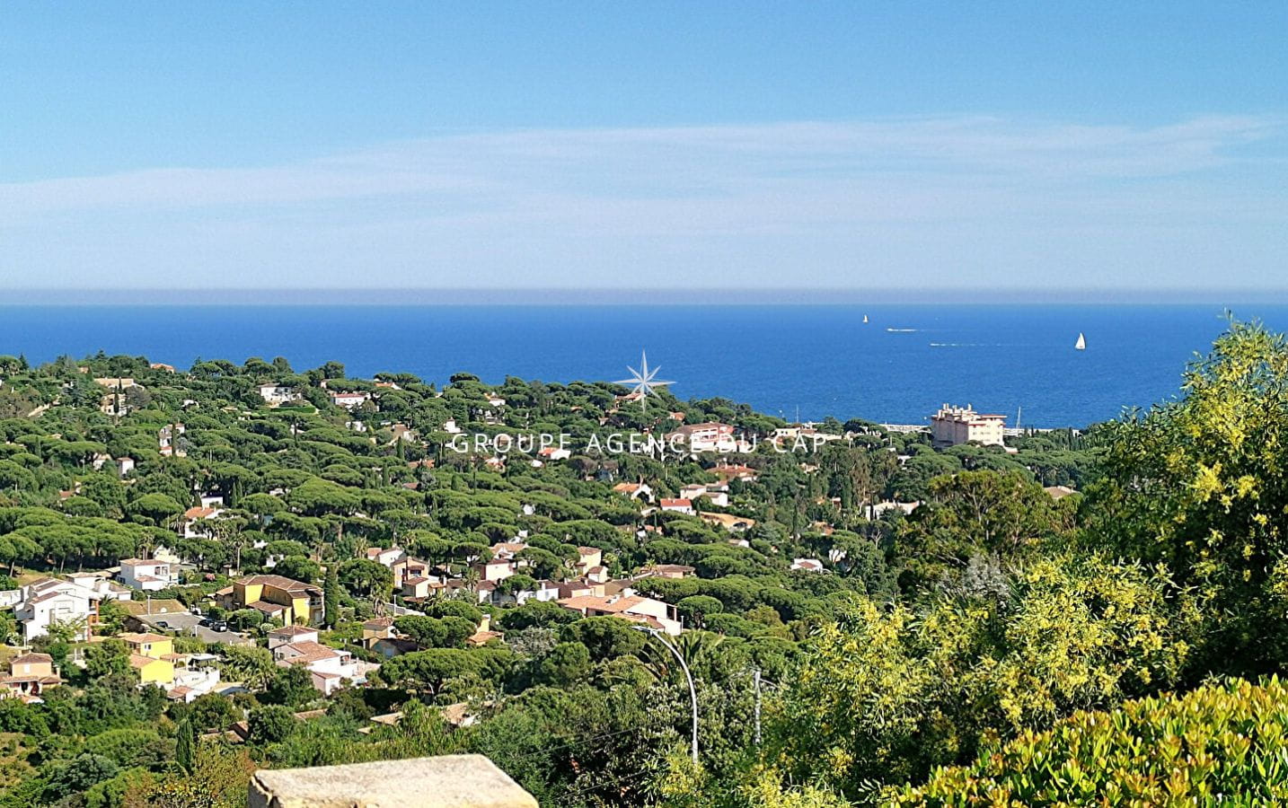 FOR SALE SEA VIEW VILLA 3 BEDROOMS WITH INDEPENDENT STUDIO – POOL – LES ISSAMBRES Image 1