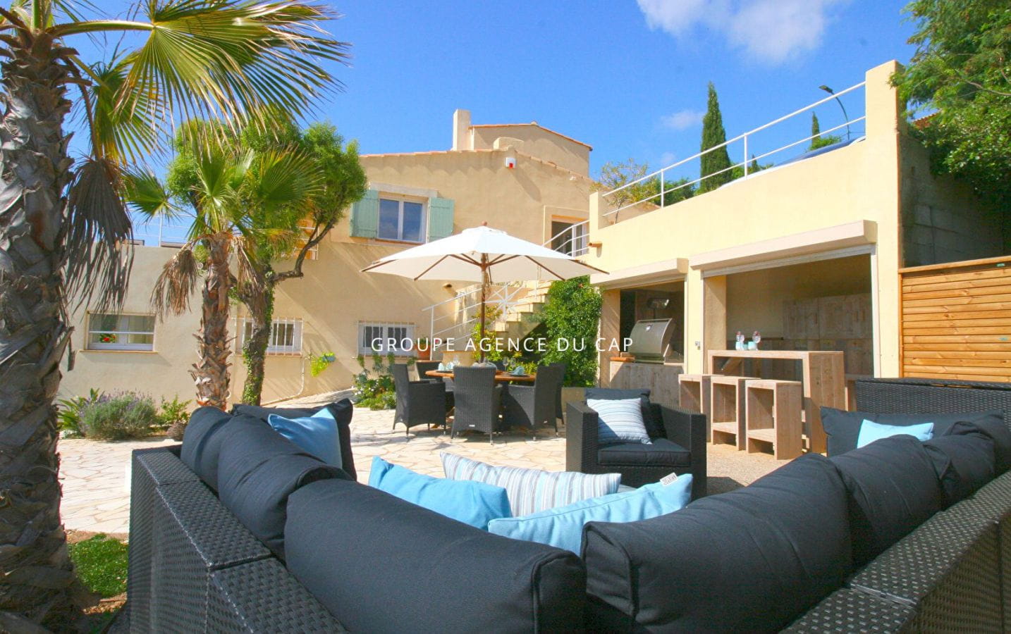 FOR SALE SEA VIEW VILLA 3 BEDROOMS WITH INDEPENDENT STUDIO – POOL – LES ISSAMBRES Image 4