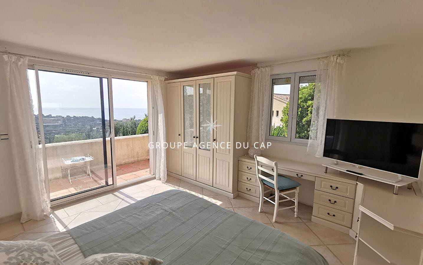 A VENDRE VILLA VUE MER 4 CHAMBRES AVEC STUDIO INDEPENDANT – PISCINE – LES ISSAMBRES Image 10