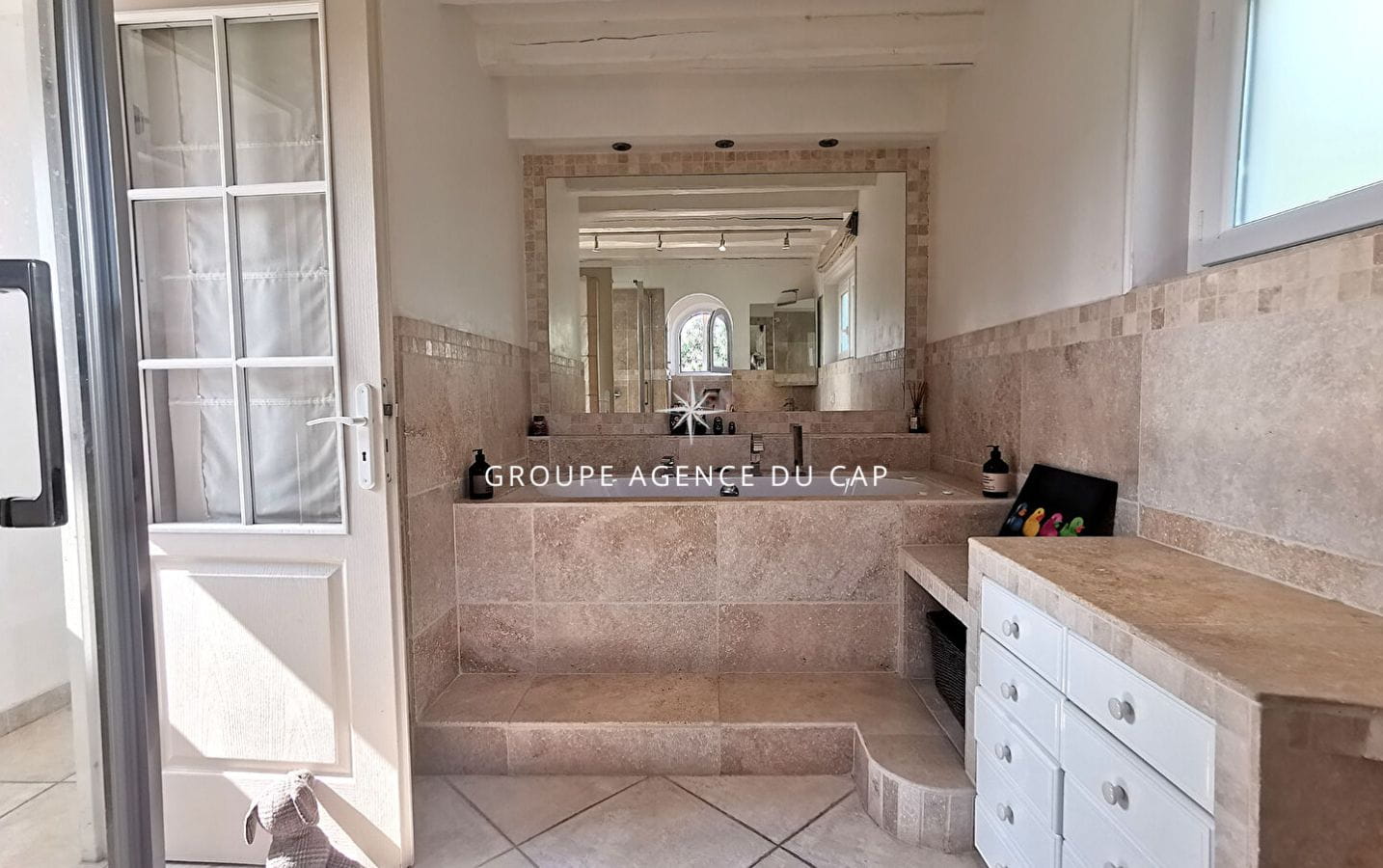 A VENDRE VILLA VUE MER 4 CHAMBRES AVEC STUDIO INDEPENDANT – PISCINE – LES ISSAMBRES Image 12