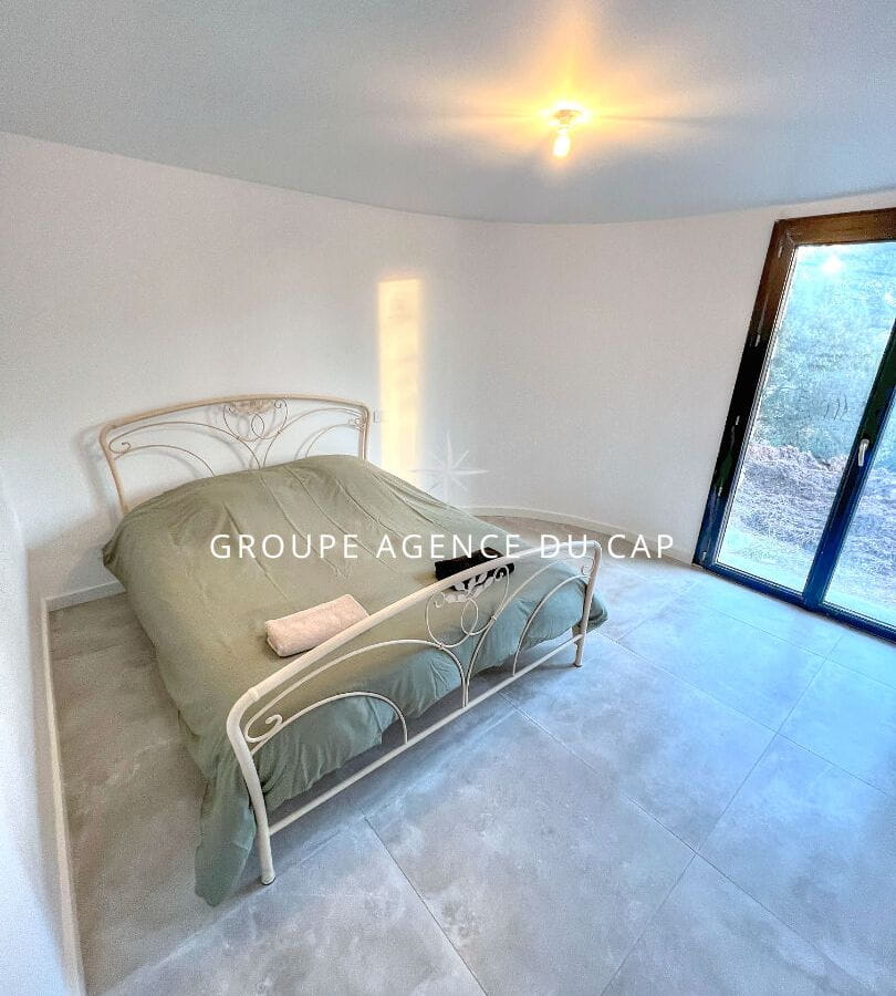 Stunning Contemporary Villa for Sale in Boulouris, Saint Raphael Image 12