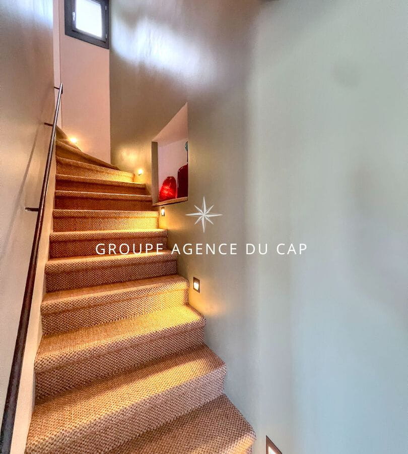 Stunning Contemporary Villa for Sale in Boulouris, Saint Raphael Image 13