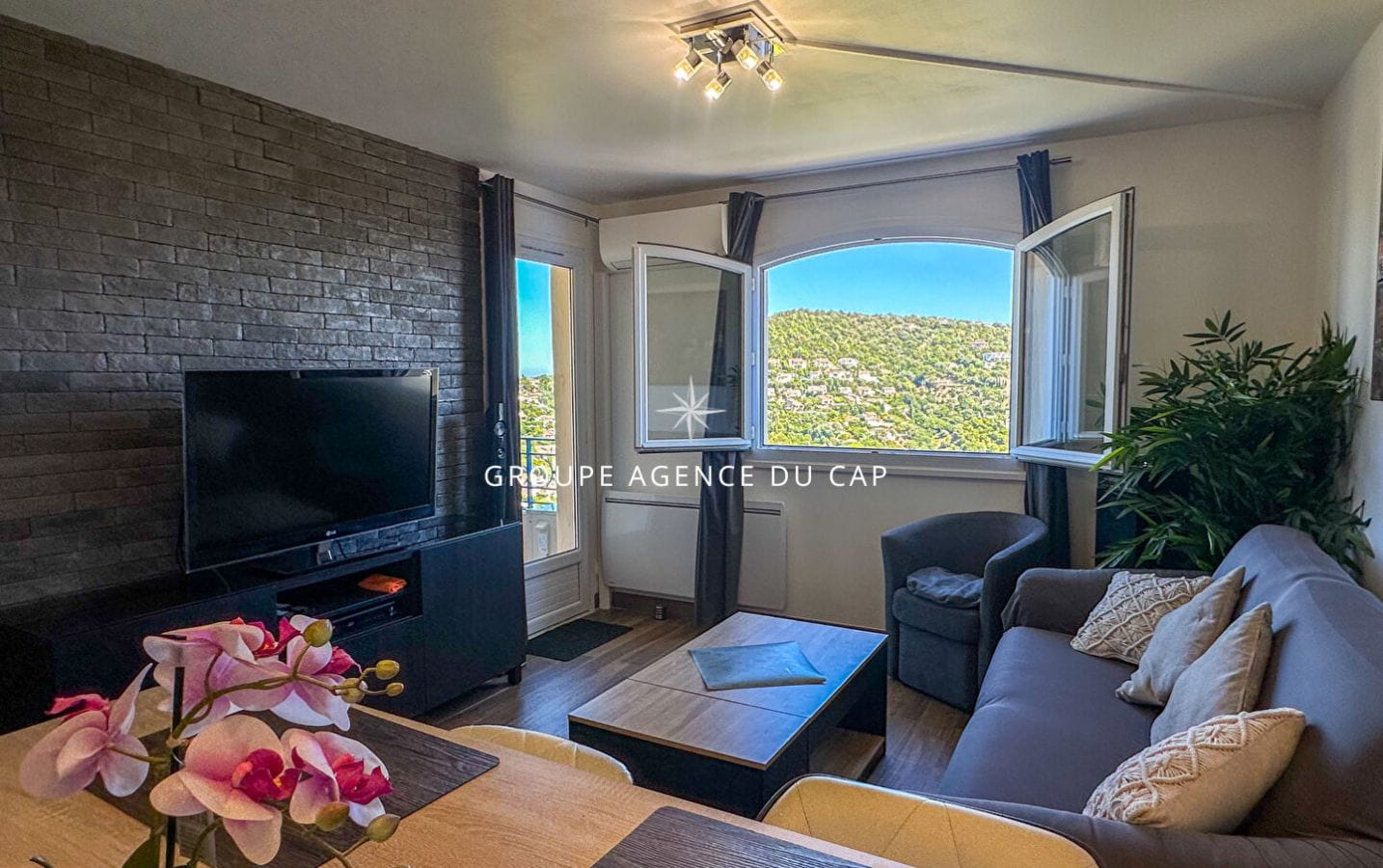 A VENDRE APPARTEMENT 35M2 2 PIÈCES VUE MER, AUX ISSAMBRES Image 0