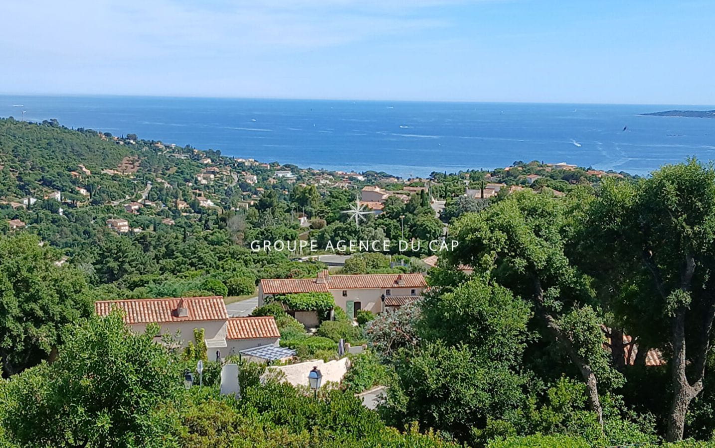 FOR SALE APARTMENT LES ISSAMBRES 35M 2P SEA VIEW Image 0