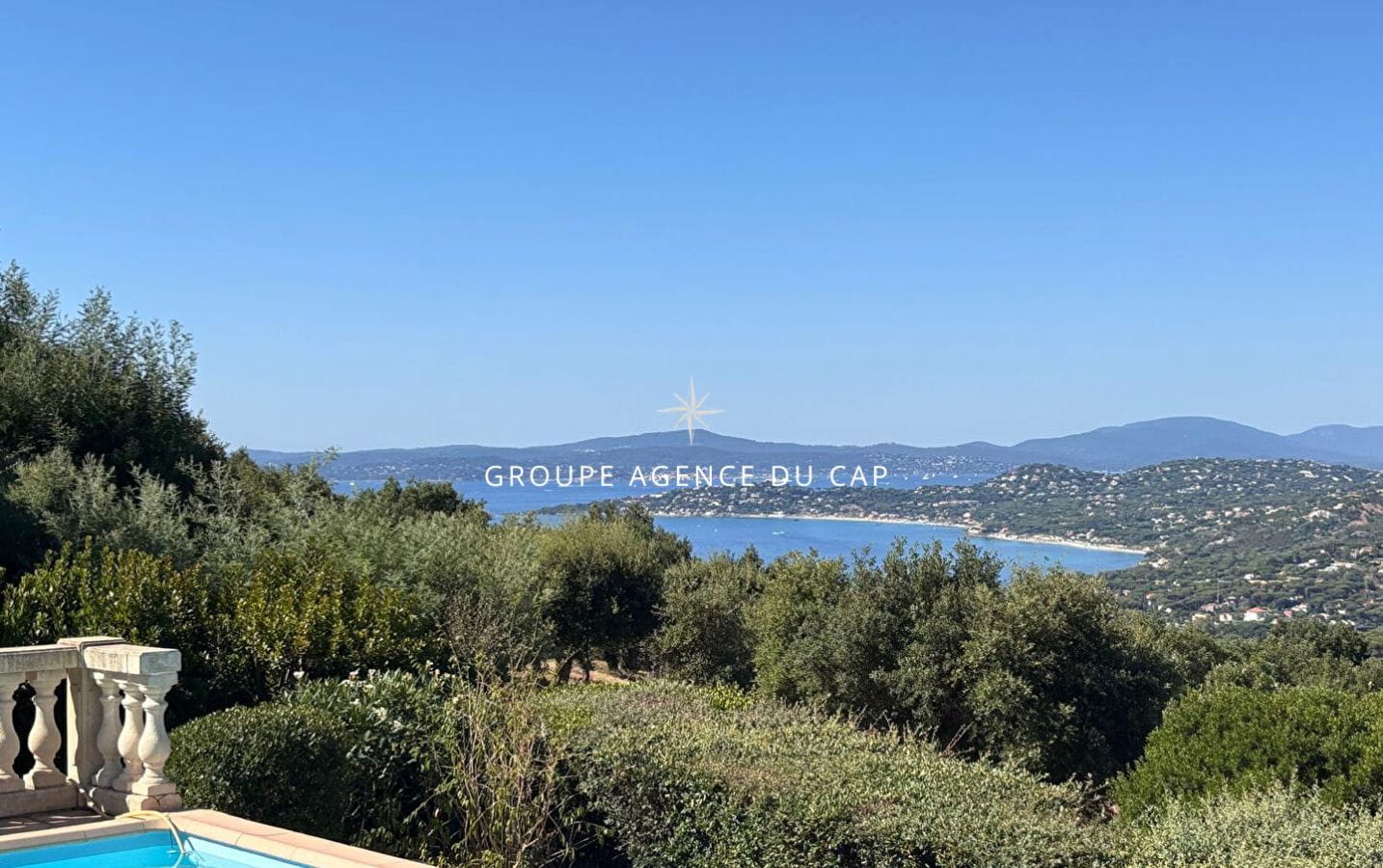 A VENDRE VILLA STYLE PROVENCALE 5 CHAMBRES VUE MER GOLFE ST-TROPEZ AUX ISSAMBRES Image 1