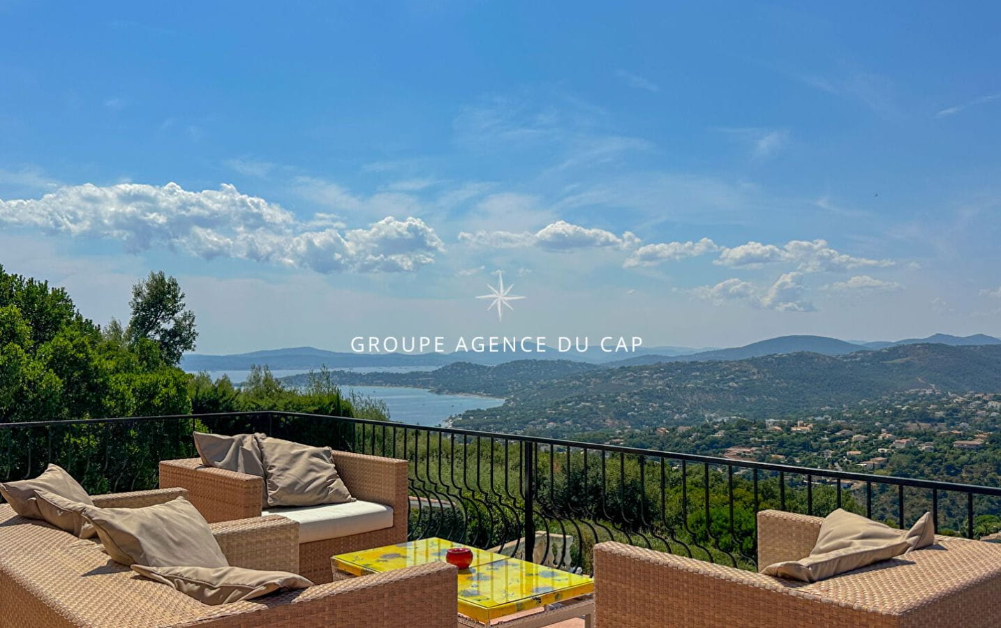 A VENDRE VILLA STYLE PROVENCALE 5 CHAMBRES VUE MER GOLFE ST-TROPEZ AUX ISSAMBRES Image 14