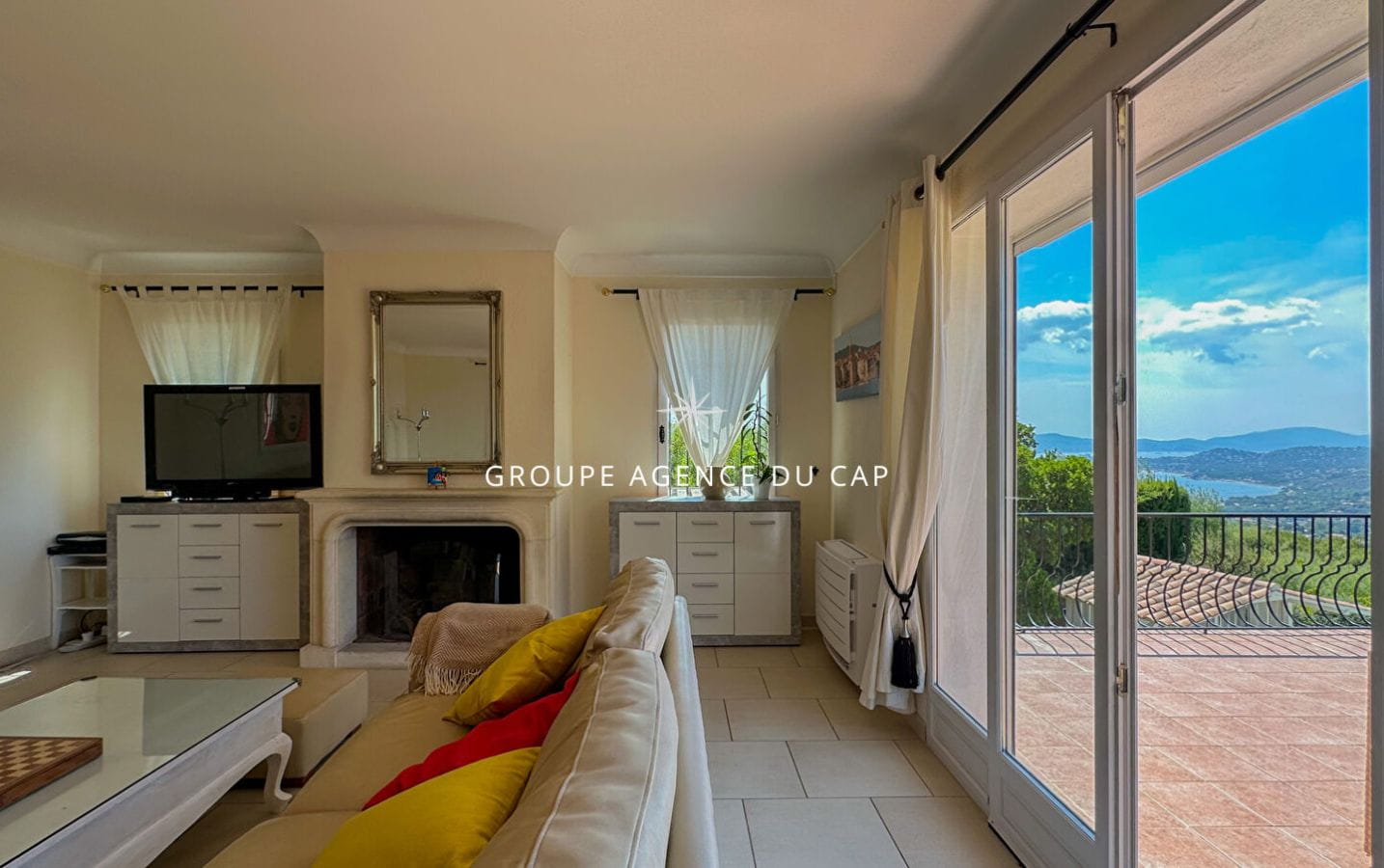 A VENDRE VILLA STYLE PROVENCALE 5 CHAMBRES VUE MER GOLFE ST-TROPEZ AUX ISSAMBRES Image 2