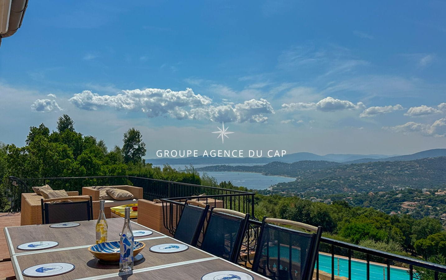 A VENDRE VILLA STYLE PROVENCALE 5 CHAMBRES VUE MER GOLFE ST-TROPEZ AUX ISSAMBRES Image 3
