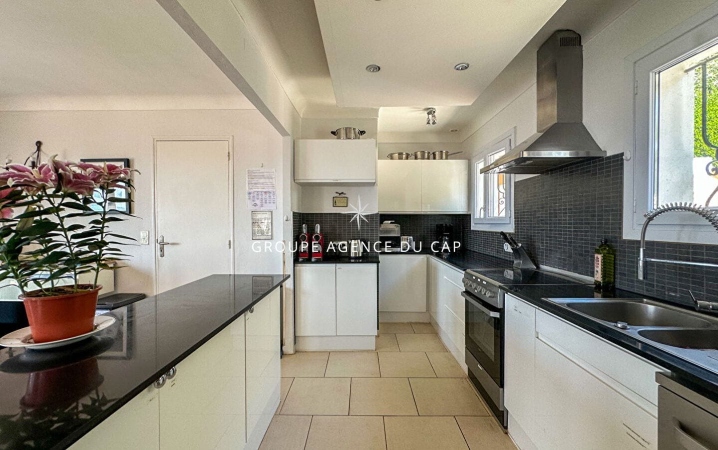 A VENDRE VILLA STYLE PROVENCALE 5 CHAMBRES VUE MER GOLFE ST-TROPEZ AUX ISSAMBRES Image 6