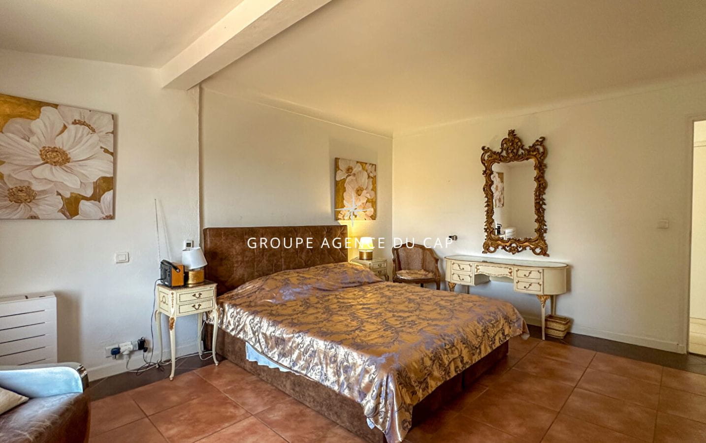 A VENDRE VILLA STYLE PROVENCALE 5 CHAMBRES VUE MER GOLFE ST-TROPEZ AUX ISSAMBRES Image 9