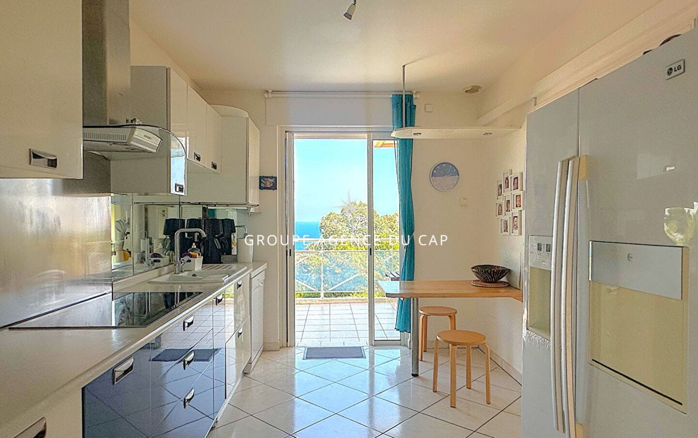 FOR SALE VILLA 215sqm VERY NICE SEA VIEW 5 EN-SUITE BEDROOMS SWIMMING POOL WITH POOLHOUSE GARAGE AND PARKING, IN LES ISSAMBRES Image 8