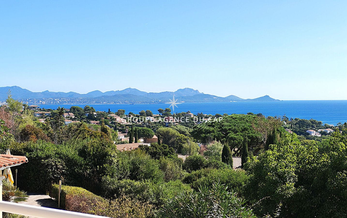 A VENDRE VILLA 215M² TRES BELLE VUE MER 5 CHAMBRES EN SUITE  PISCINE AVEC POOLHOUSE GARAGE ET PARKINGS, AUX ISSAMBRES Image 1