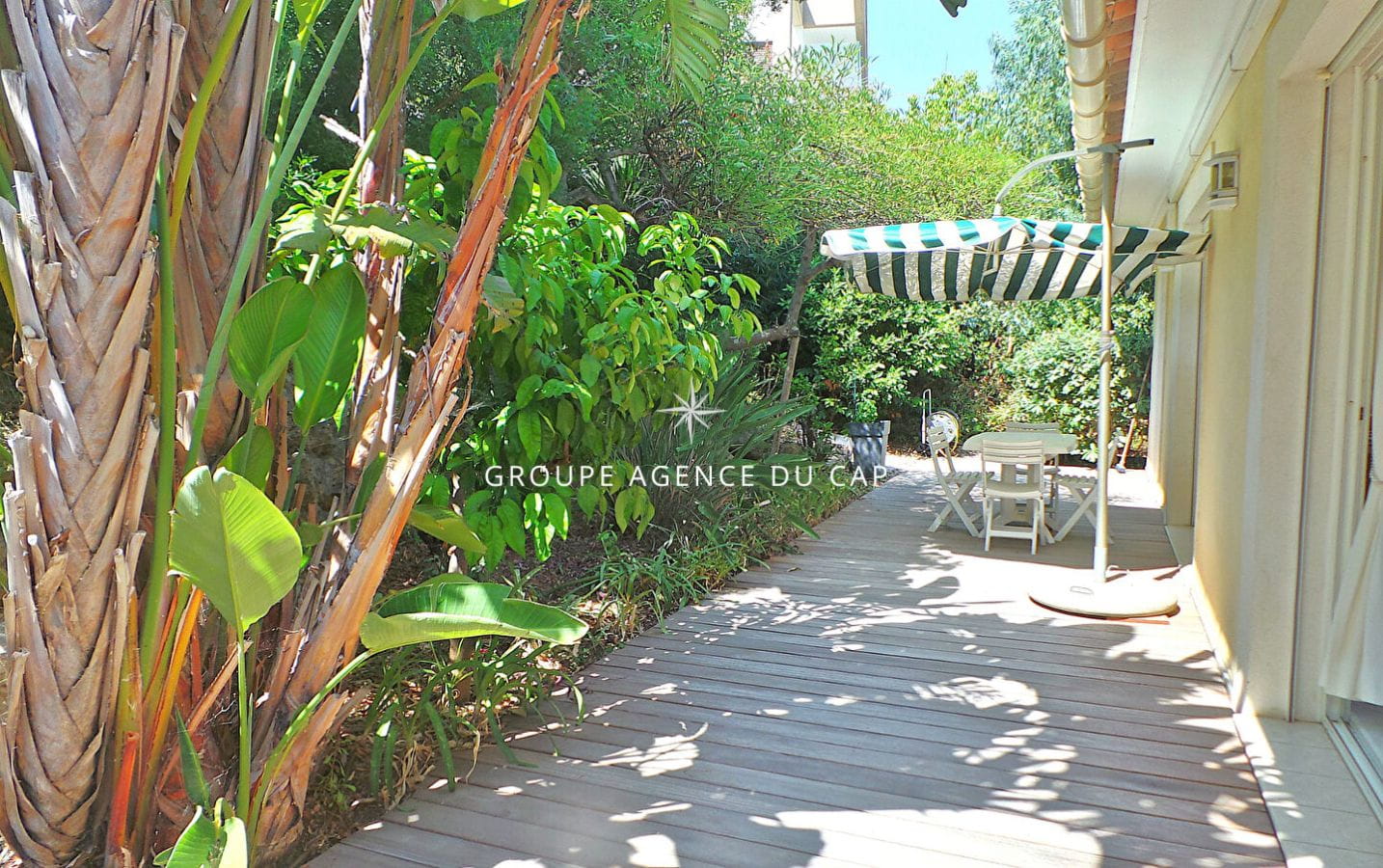 A VENDRE VILLA 215M² TRES BELLE VUE MER 5 CHAMBRES EN SUITE  PISCINE AVEC POOLHOUSE GARAGE ET PARKINGS, AUX ISSAMBRES Image 10