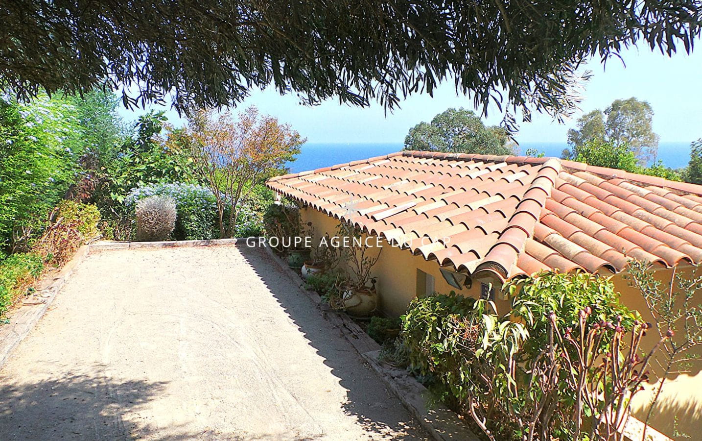 A VENDRE VILLA 215M² TRES BELLE VUE MER 5 CHAMBRES EN SUITE  PISCINE AVEC POOLHOUSE GARAGE ET PARKINGS, AUX ISSAMBRES Image 11