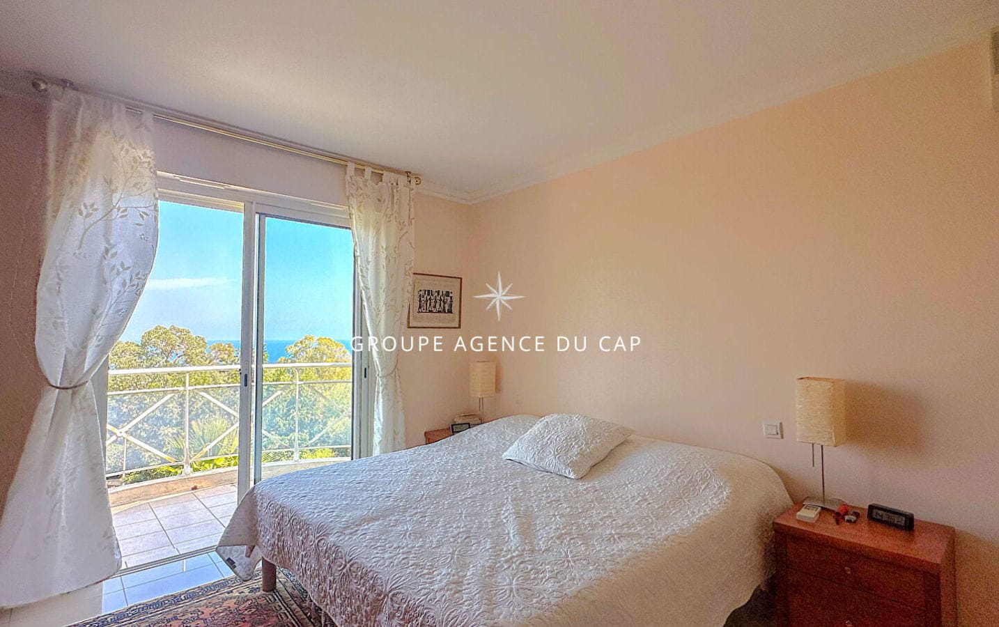 A VENDRE VILLA 215M² TRES BELLE VUE MER 5 CHAMBRES EN SUITE  PISCINE AVEC POOLHOUSE GARAGE ET PARKINGS, AUX ISSAMBRES Image 12