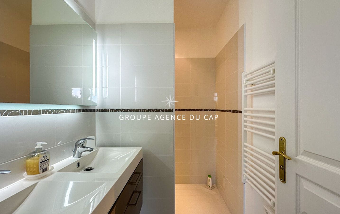 A VENDRE VILLA 215M² TRES BELLE VUE MER 5 CHAMBRES EN SUITE  PISCINE AVEC POOLHOUSE GARAGE ET PARKINGS, AUX ISSAMBRES Image 14