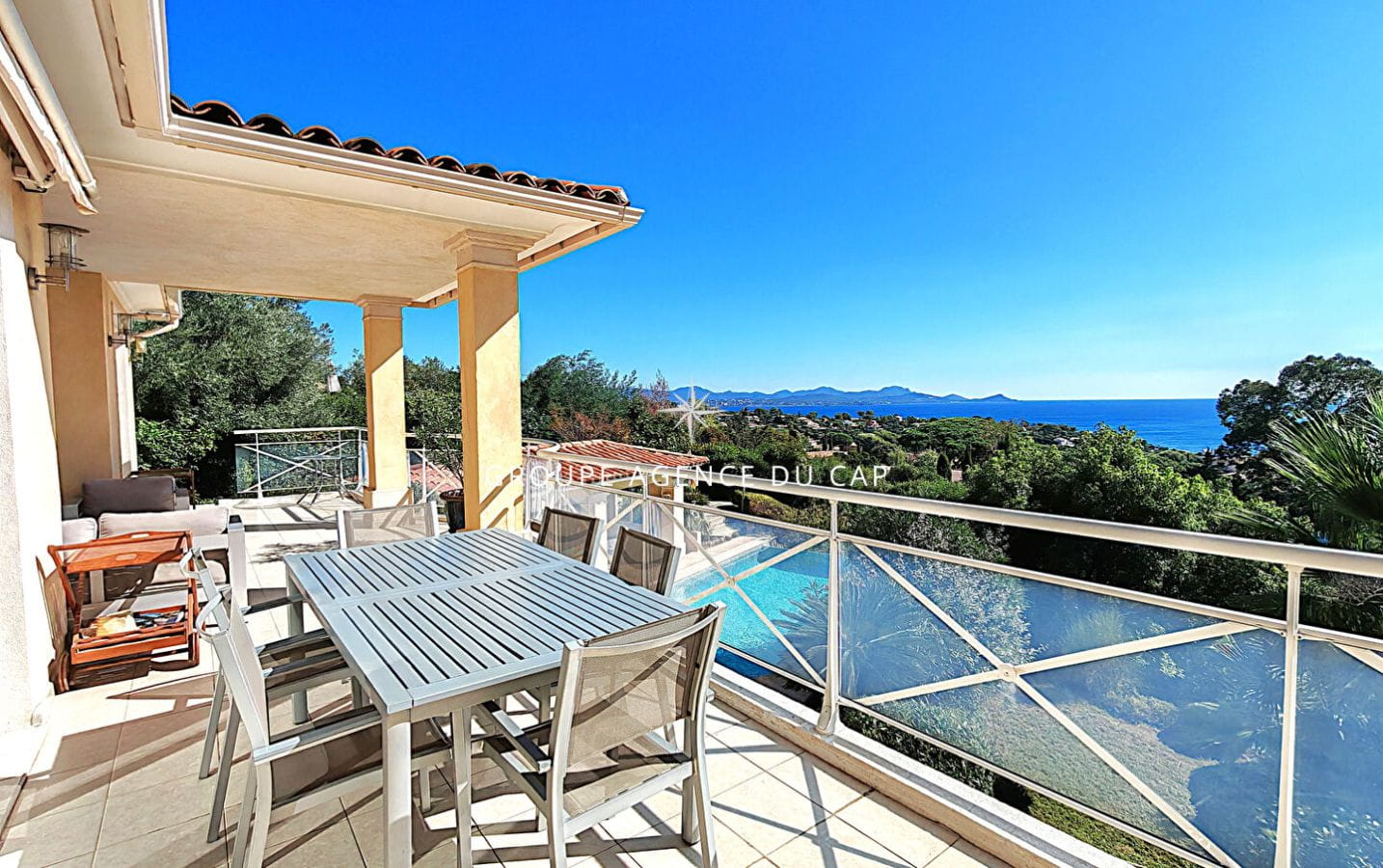 A VENDRE VILLA 215M² TRES BELLE VUE MER 5 CHAMBRES EN SUITE  PISCINE AVEC POOLHOUSE GARAGE ET PARKINGS, AUX ISSAMBRES Image 0