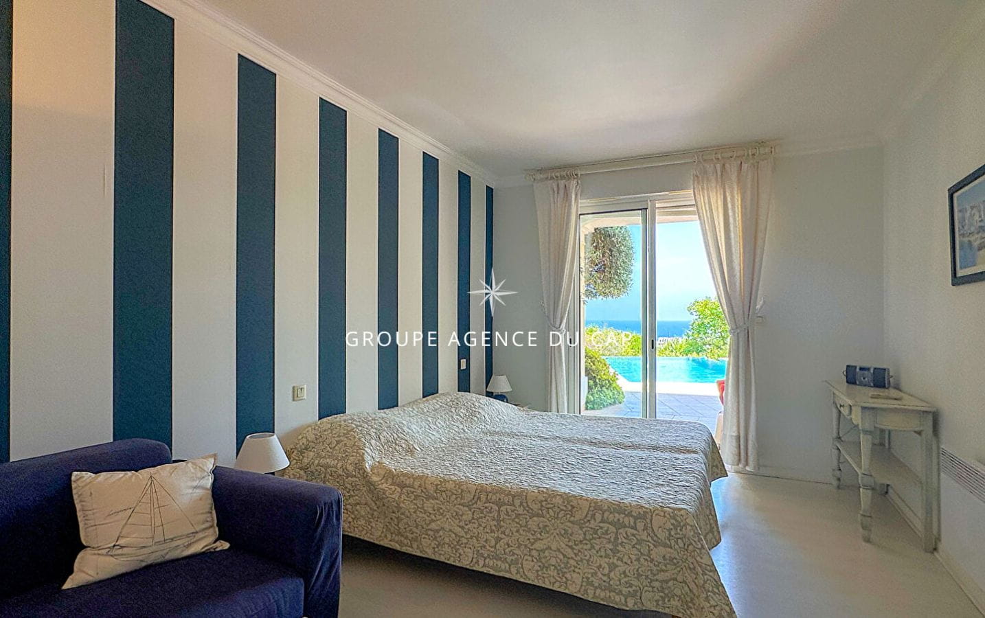 A VENDRE VILLA 215M² TRES BELLE VUE MER 5 CHAMBRES EN SUITE  PISCINE AVEC POOLHOUSE GARAGE ET PARKINGS, AUX ISSAMBRES Image 16