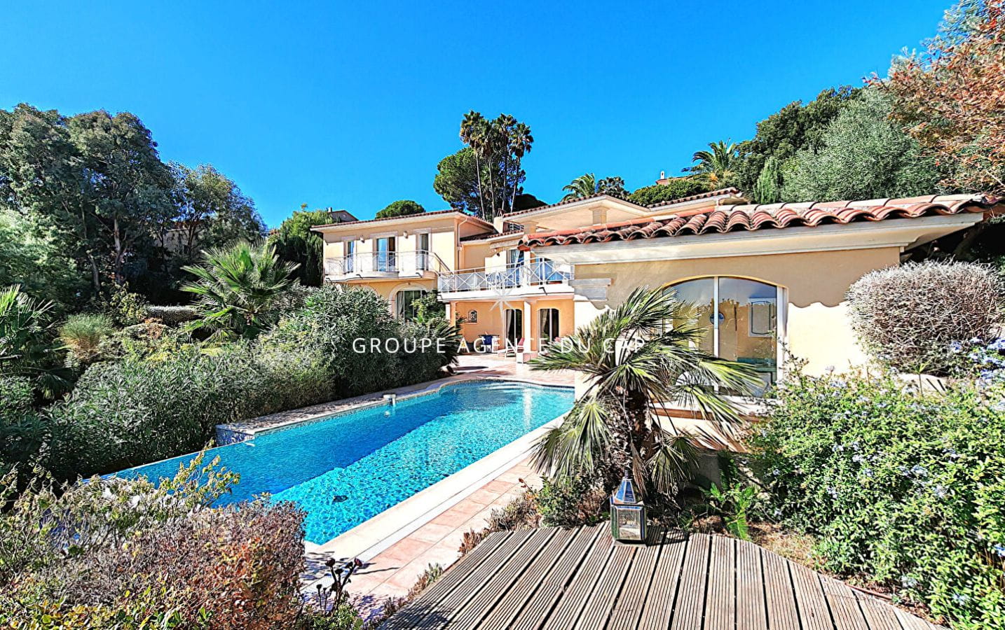 A VENDRE VILLA 215M² TRES BELLE VUE MER 5 CHAMBRES EN SUITE  PISCINE AVEC POOLHOUSE GARAGE ET PARKINGS, AUX ISSAMBRES Image 2