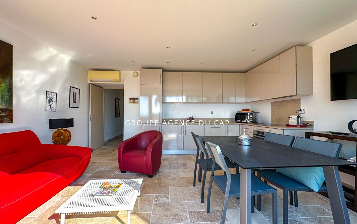 APPARTEMENT TYPE T3 DE 62 M2 AVEC 2 CHAMBRES ET 2 PLACES DE PARKING, A PIEDS DES PLAGES DES ISSAMBRES Image 1